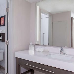 Double Room Bath Tub Disability Access or Non-Smoking